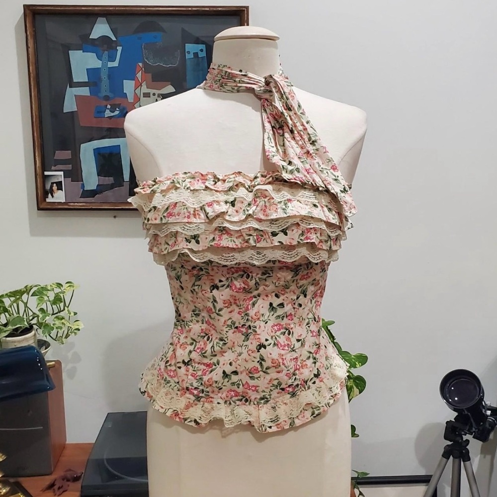 Women’s 90s  cottage core ruffled strapless halter top